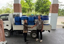 DLH Kalsel Salurkan Ribuan Fasilitas Sampah