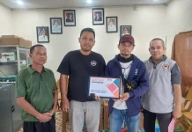 Pemkab Banjar Serahkan Bantuan Dana kepada 14 KK Korban Puting Beliung