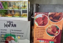 Warung Lalapan Erni Layani Pelanggan Setiap Hari