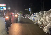 Sampah Jafri Zam-Zam Meluber, Arus Lalu Lintas dan Pedagang Terganggu