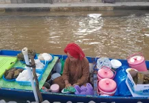 Menikmati Keindahan Pasar Terapung dan Jajanan Khas Banjar