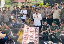 Masa Gabungan Gelar Unjuk Rasa di DPRD Kalsel