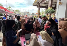 Pasar Murah di Halaman Balai Kota Banjarmasin Diserbu Warga