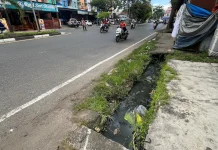 'Terpincang' di Jalan Jati, Trotoar Jebakan Maut Warga Banjarmasin