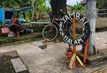 Menunggu Rezeki di Tepi Jalan: Kisah Rudi Tambal Ban