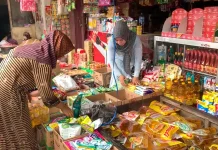 Minyak Goreng Melonjak, Pedagang dan Pembeli Rasakan Dampaknya di Pasar Antasari