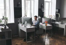 Tips Sehat dan Aktif bagi Pekerja Kantoran di Era Modern