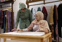 Dari Jelujur jadi Cuan: Persit Keturunan Banjar Sulap Sasirangan Jadi "Senjata"