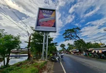 Billboard ‘Siluman’ Rampas Trotoar Jafri Zam-Zam