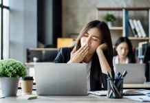Sering Mengantuk saat Bekerja? Ini Cara Mengatasinya