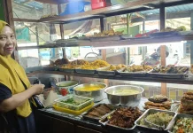 Pelayanan Ramah dan Menu Rumahan Bikin Warteg Ini Tetap Diminati