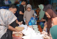 Titik ke-30 Pasar Murah Balangan di Desa Padang Raya Diserbu Warga