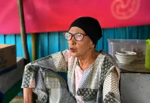 Warung Tua Masih Menjadi Penjaga Kehidupan