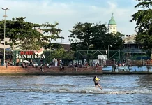 Festival Ski Air Banjarmasin, Menampilkan Atraksi di Perairan Sungai Martapura