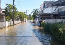 Genangan Air yang Membanjiri Sepanjang Jalan Pembangunan I