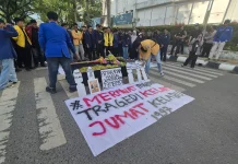 Peringati Jumat Kelabu, Ratusan Mahasiswa Turun ke Jalan