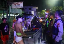 Bikin Konten di Jalan, Polresta Banjarmasin Tegur Pemuda Cosplay Tuyul