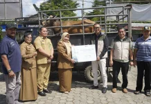 Bandara Syamsudin Noor Salurkan Bantuan Protein Hewani untuk Warga