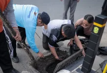 Gotong Royong ASN Setwan Bersihkan Lingkungan Gedung DPRD