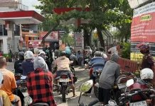 Kenaikan Harga Pertamax Picu Antrean Pertalite di Banjarmasin