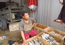 Daya Beli Masyarakat Turun, Pedagang Ikan Pasar Lama Keluhkan Sepinya Pembeli