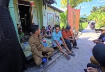 Viral Warga Patungan Perbaiki Jalan, Wali Kota Tinjau Teluk Mendung. Cek Faktanya: