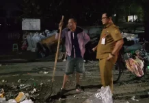 Sidak tengah Malam ke TPS, Buang Sampah Sembarangan Siap-Siap Ditindak!