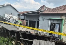 Polisi Usut Penyebab Ambruknya Tiga Unit Rumah di Tatah Makmur