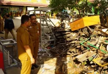 Halaman SDN Mawar 7 Banjarmasin Dipenuhi Bongkaran Bangunan