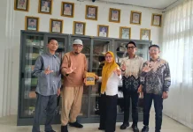 Buku "Kai Mo.."Diserahkan ke Perpustakaan Kalsel pada Hari Remaja Internasional