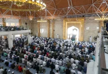 Sholat Jum'at Perdana Masjid Syekh Muhammad Arsyad Al Banjari Dipadati Jamaah
