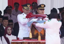 Cium Sang Saka sebelum Dikibarkan, Wali Kota Beri Pesan Kesejahteraan Warga