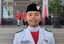 Farrel Bangga Jadi Pengibar Bendera Pusaka Kalsel