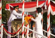 Wagub Kalsel Hasnuryadi Pimpin Upacara Penurunan Bendera HUT RI ke-81