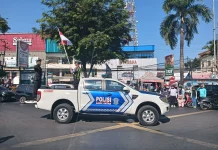 Masyarakat Pengendara Hormat Berhenti Sejenak Momen Detik-detik Proklamasi