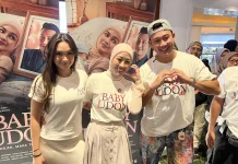 Denny Sumargo dan Caitlin Sapa Penonton "Baby Udon" di Banjarmasin