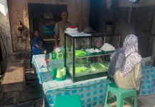 Pak Udin Penjual Wadai Banjar dengan aneka Pilihan.