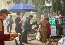 Asap Karhutla Kepung Banjarbaru, Kecamatan BBS Bagikan Masker Gratis