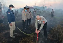 Padamkan Karhutla Polda Kalsel Terapkan Metode Gambut Injection