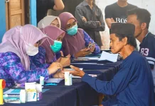 Tekan Penularan TB, Dinkes Balangan Periksa Kesehatan Warga Desa