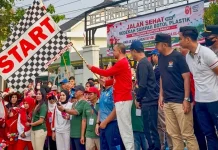 Jalan Sehat Kumpulkan 126 Kg Botol Plastik Warga Guntung Paikat