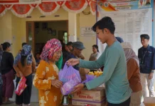 Disperindag Balangan Pasok Bahan Pokok Murah ke Desa Kambiyain