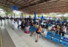 Keluarga Korban KM Virgo Transport 8 Menanti Kabar di Trisakti