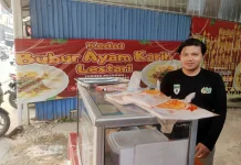 Bubur Ayam Karih Lestari Pertahankan Cita Rasa Khas Turun-Temurun