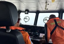 Cegah Kecelakaan, Tim SAR Pasang Rambu sementara di Lokasi Tenggelam KM Virgo