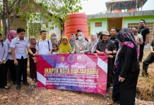 Kemarau Panjang, Wali Kota Banjarbaru Salurkan Bantuan Air Bersih