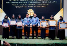 Penyerahan Hadiah Audit Kearsipan Internal dan Pengelola Arsip Banjarbaru 2026
