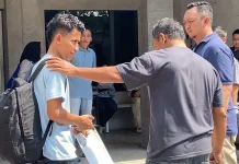 Suasana Haru Warnai Kepulangan Korban Selamat KM Virgo Transport 8