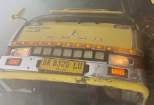 Truk Terguling akibat Hilang arah Dampak Kabut Asap