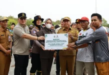 Dukung Penanganan Karhutla, Relawan Batola Dapat Bantuan 5.000 Liter BBM